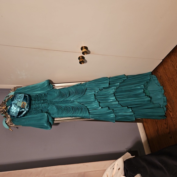 Costarellos Tiered Gown - Picture 3 of 6